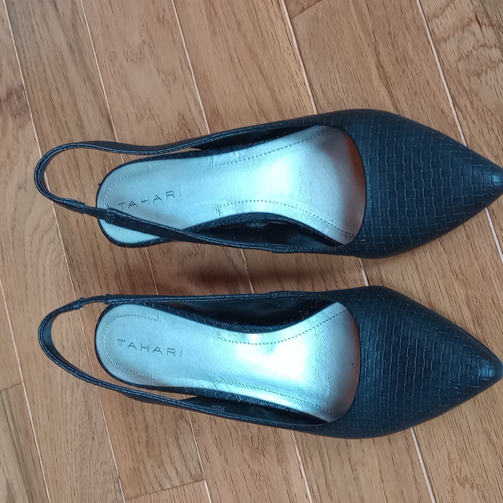 Women's Tahari shoes